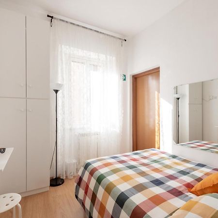 Central Little Basic Apartment Rome Bagian luar foto