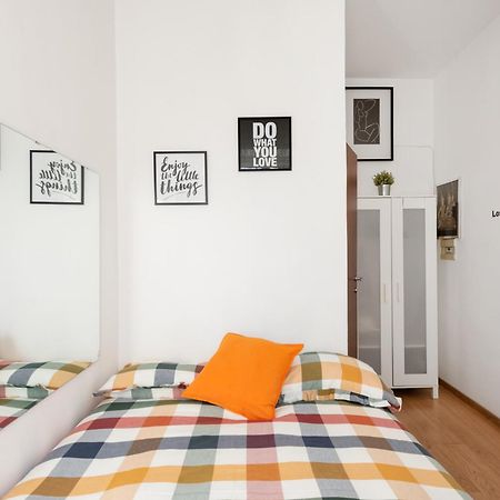 Central Little Basic Apartment Rome Bagian luar foto