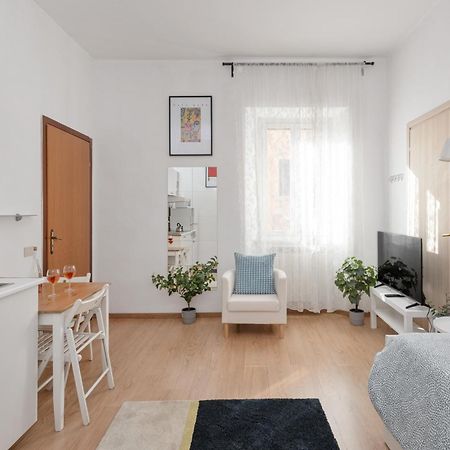 Central Little Basic Apartment Rome Bagian luar foto