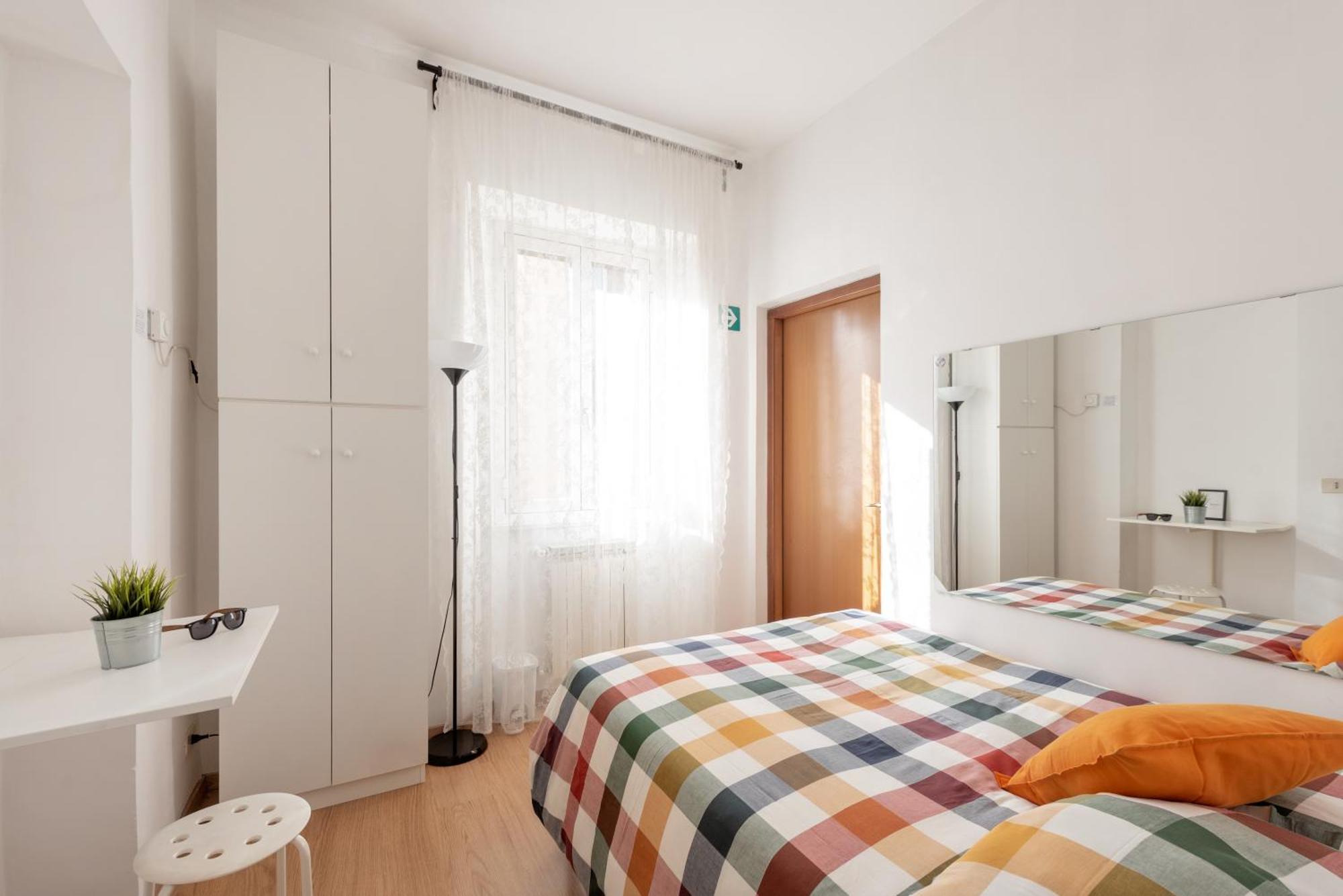 Central Little Basic Apartment Rome Bagian luar foto