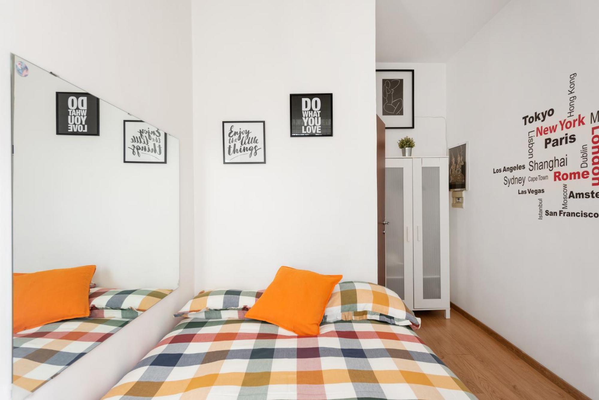 Central Little Basic Apartment Rome Bagian luar foto
