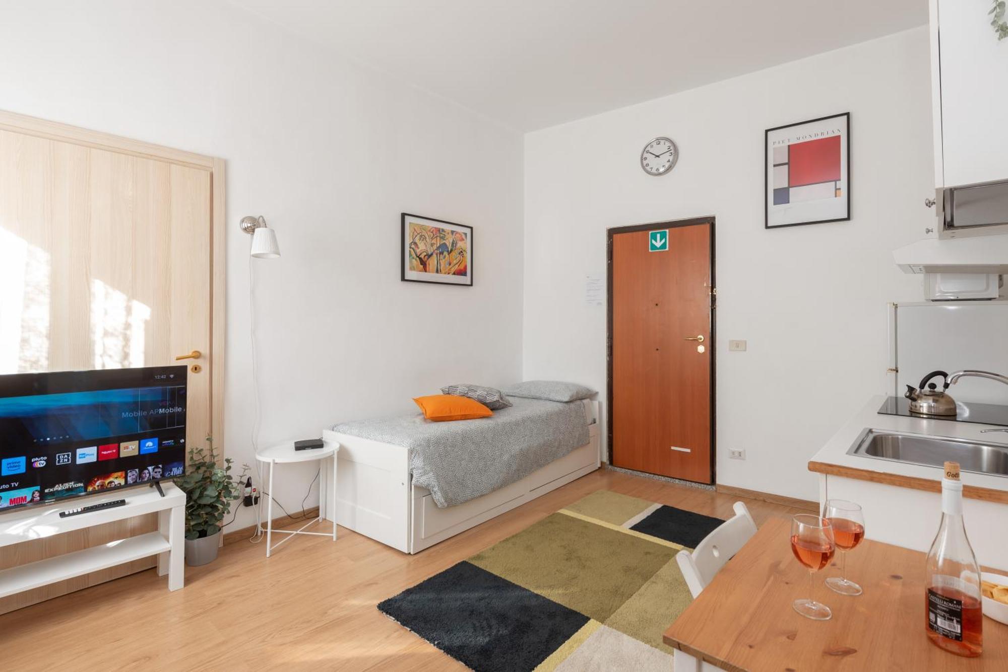 Central Little Basic Apartment Rome Bagian luar foto
