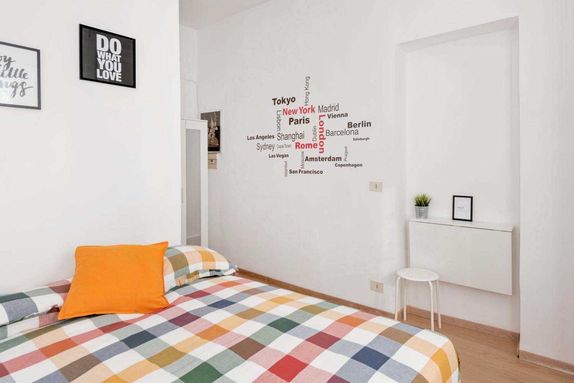 Central Little Basic Apartment Rome Bagian luar foto
